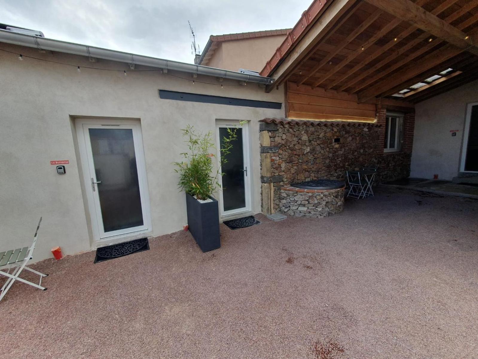 Le Boheme, Sauna & Spa Riorges Exteriör bild